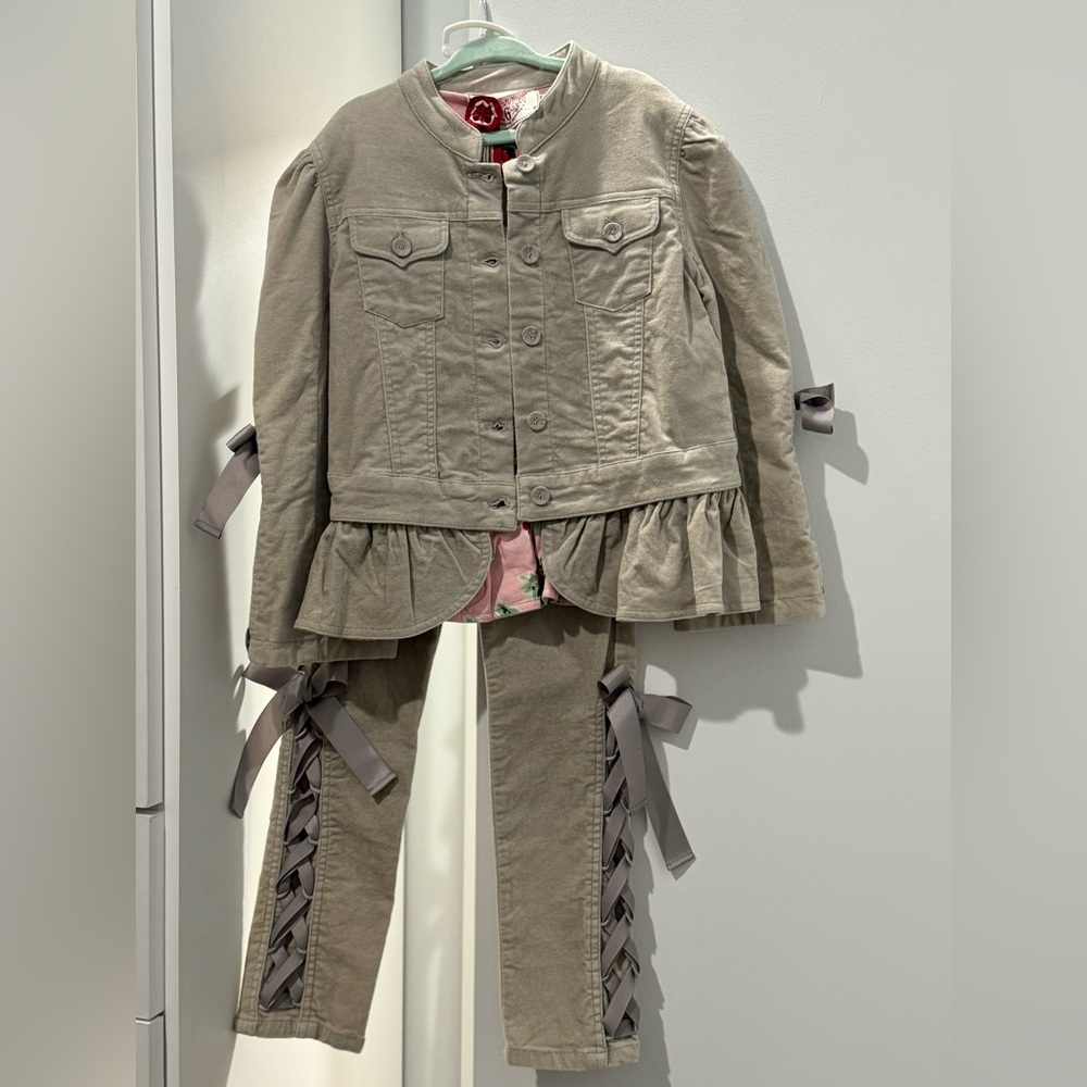 Absolutely stunning -tags on Paper Wings Jacket & matching pants Size 6